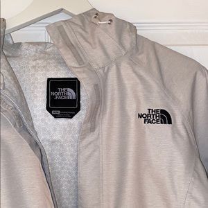 North Face NWOT Women’s Raincoat